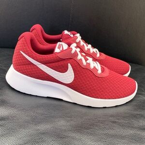 ** NEW **. WOMENS NIKE TANJUN SHOE  SIZE 7.5. COLOR: TEAM RED/WHITE